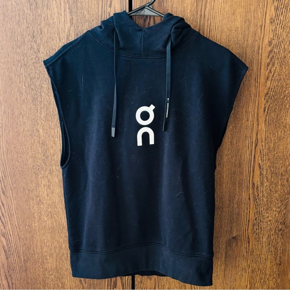 NWOT Limited Edition On Cloud Sleeveless Club Hoodie Black Small - Picture 1 of 6